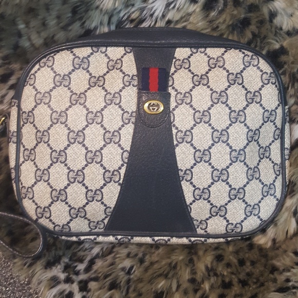 Gucci Handbags - Gucci Authentic wristlet bag
